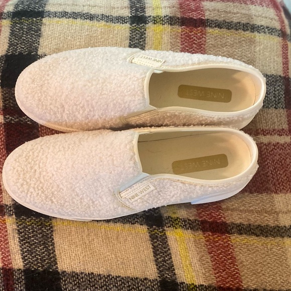 Nine West- EUC- size 9 mules/ clogs slip ons - Picture 6 of 14